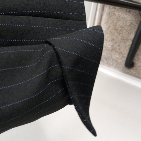 Jones Wear Suit. Sz 12 Black W/ Blue Pin Stripe Blazer, 3 button - Picture 7 of 11